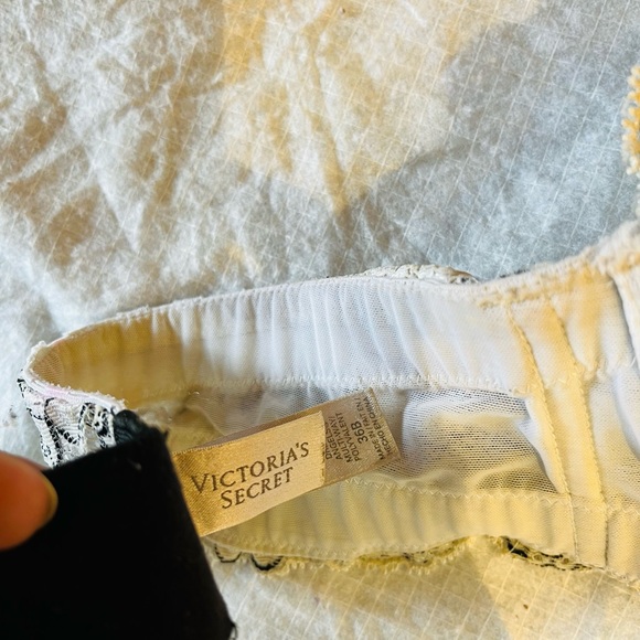 Victoria’s Secret padded off shoulder bra - Picture 5 of 9